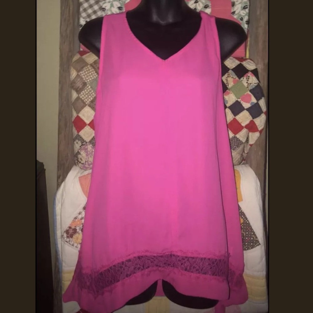 Pink signature studios sleeveless blouse sz small